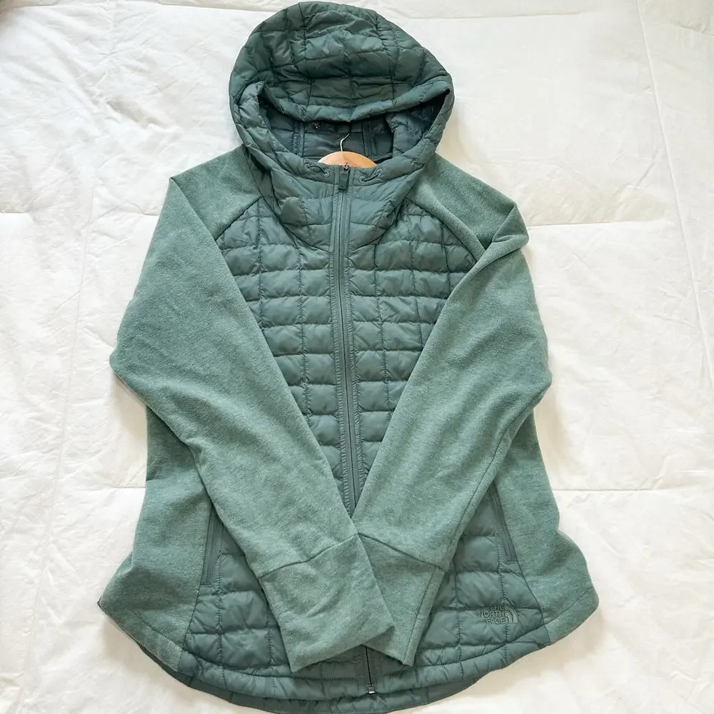 The North Face Women's Sage Green Puffer Jacket - Picture 3 of 6